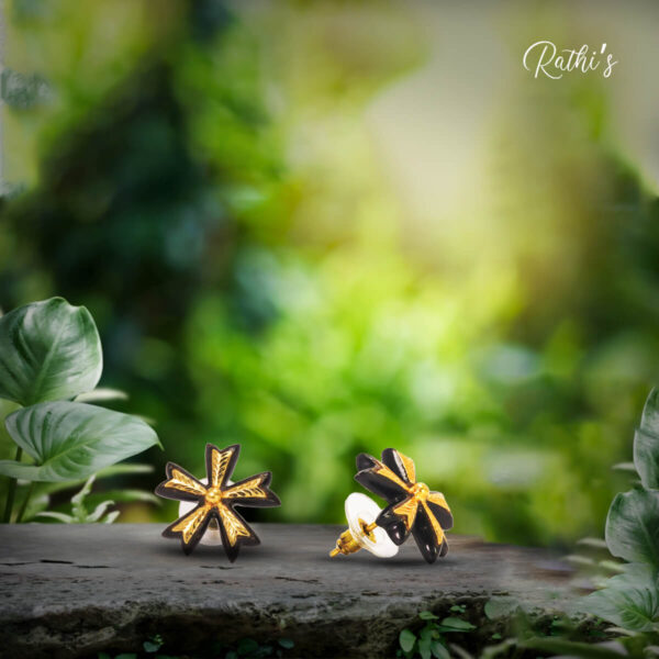 Shuli Flower Design Coconut Shell Earring